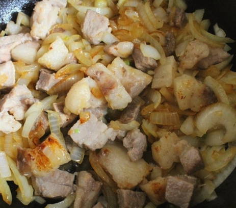 Классическое азу из говядины с солеными огурцами по-татарски