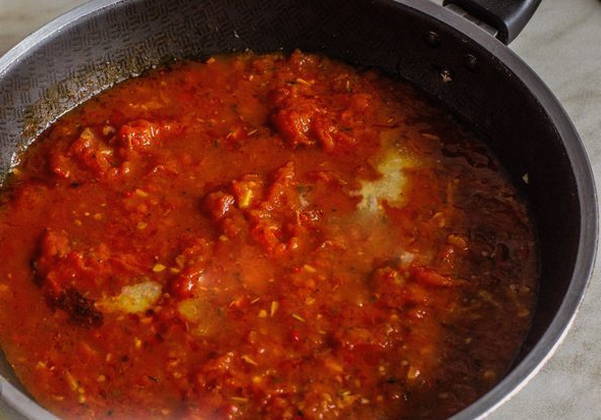 Соус из томатной пасты и чеснока для макарон