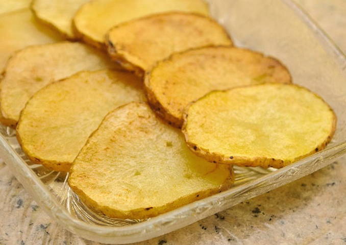 Домашние чипсы из картошки на сковороде