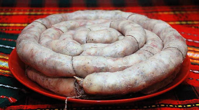 Колбаса из свинины через мясорубку в кишках
