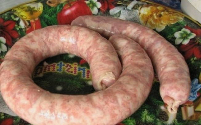 Колбаса из свинины через мясорубку в кишках