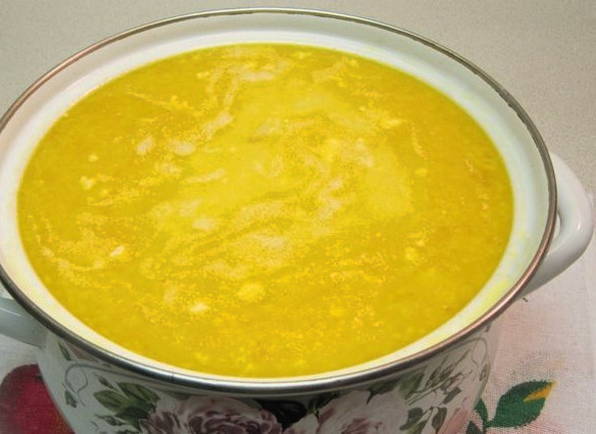Суп с фрикадельками, вермишелью и плавленым сыром