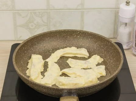 Филе судака в кляре на сковороде