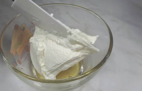 Густой сметанный крем с желатином для бисквитного торта