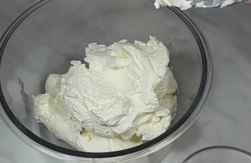 Густой сметанный крем с желатином для бисквитного торта
