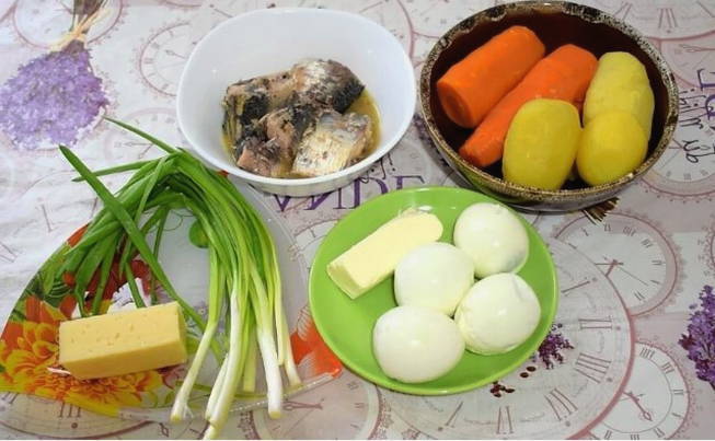 Салат «Мимоза» с рыбными консервами и картошкой классический