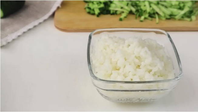Салат Мимоза с тунцом и рисом