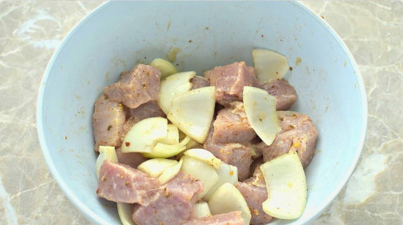Маринад с луком и лимоном для шашлыка из свинины