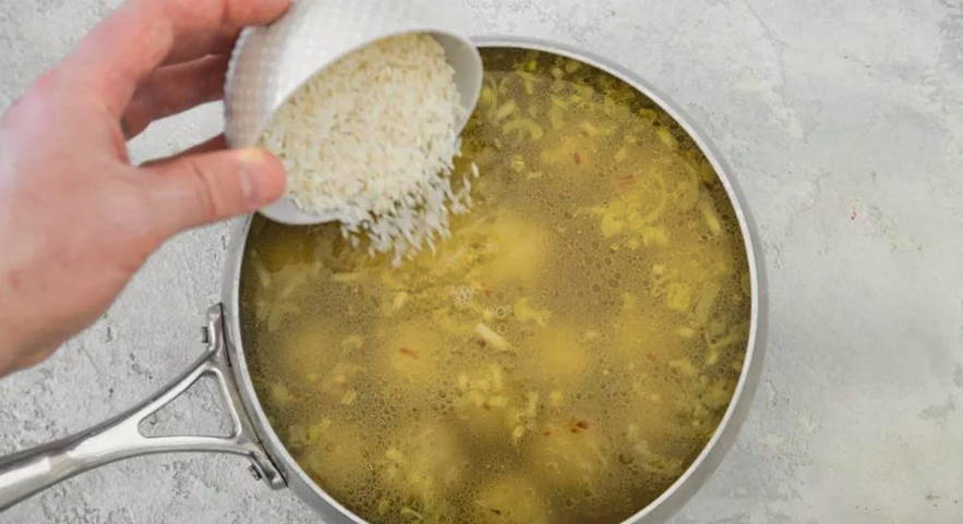 Суп с фрикадельками и рисом классический
