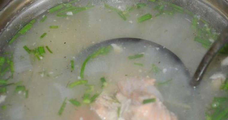 Рыбный суп из консервов горбуши с пшеном
