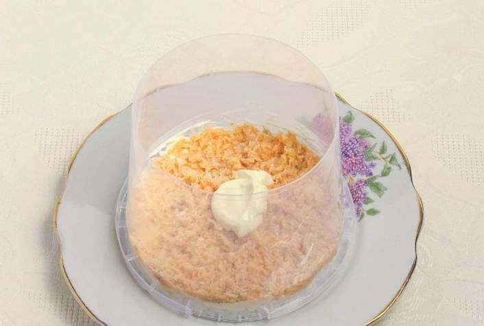 Салат Мимоза с рыбными консервами и рисом