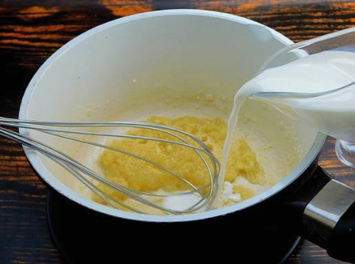 Тефтели в сливочном соусе со сливками на сковороде