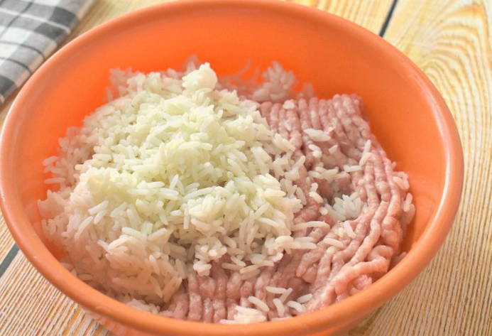 Фаршированные перцы с фаршем, рисом и томатной пастой рецепт в кастрюле