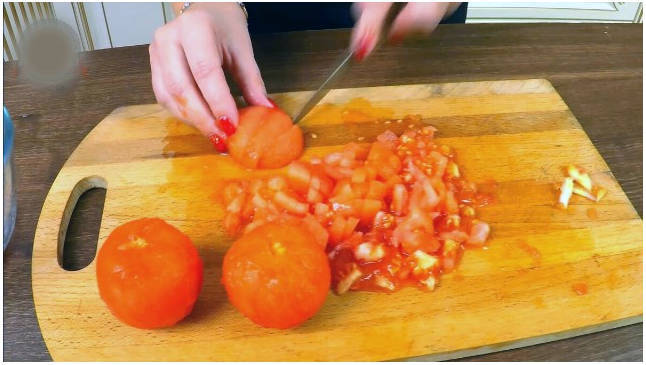 Классическое чахохбили из курицы с томатной пастой на сковороде