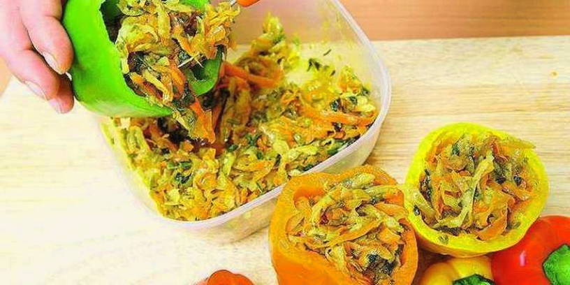 Перец, фаршированный овощами в духовке