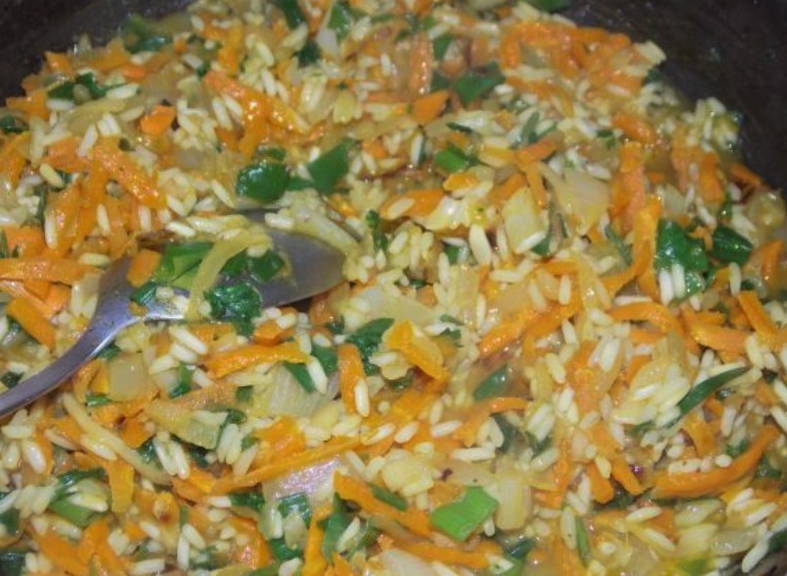 Перец, фаршированный рисом и овощами