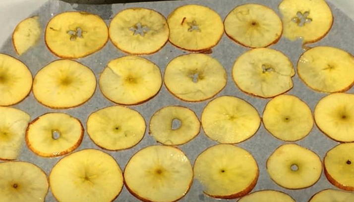 Сушеные яблоки в газовой духовке