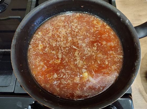 Тефтели из фарша говядины в томатном соусе на сковороде