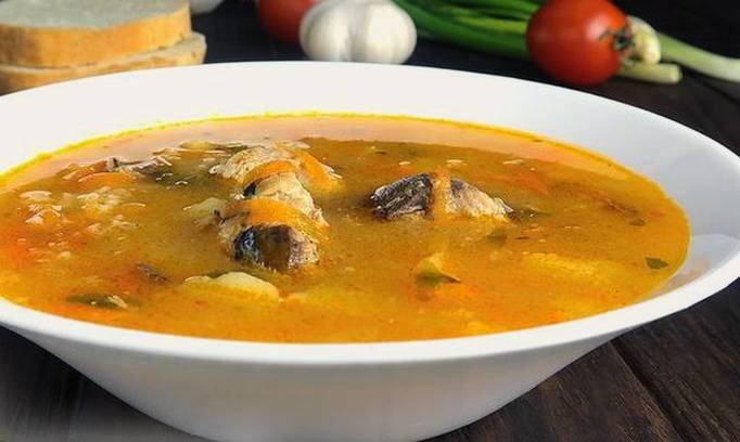 Рыбный суп из консервов горбуши с картошкой