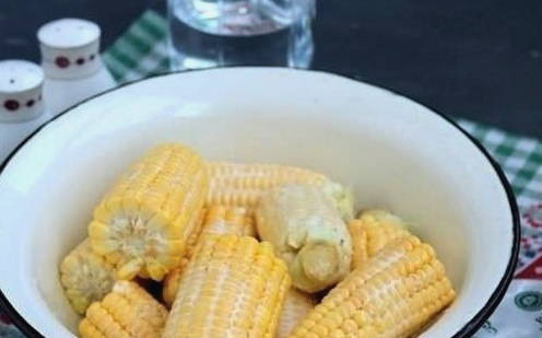 Кукуруза с маслом в рукаве в духовке