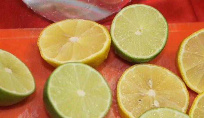 Безалкогольный мохито с лимоном, мятой и водой