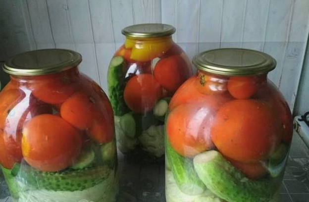 Маринованные огурцы с помидорами «Ассорти» на 3-х литровую банку на зиму