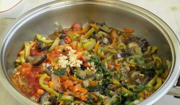 Соте из овощей на сковороде