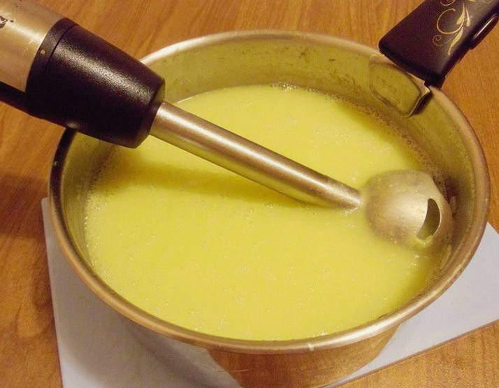 Суп-пюре из кабачков с плавленым сыром и курицей