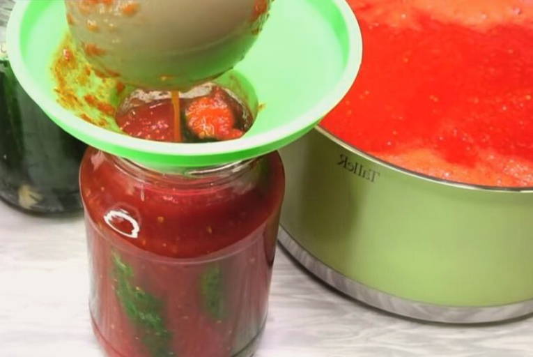 Огурцы в томатном соке с чесноком без стерилизации на зиму