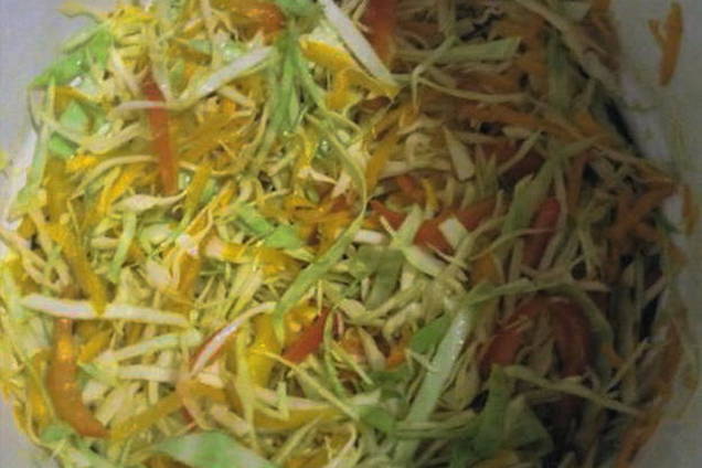 Салат из капусты и болгарского перца на зиму