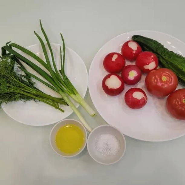 Салат из редиски, огурцов и помидоров
