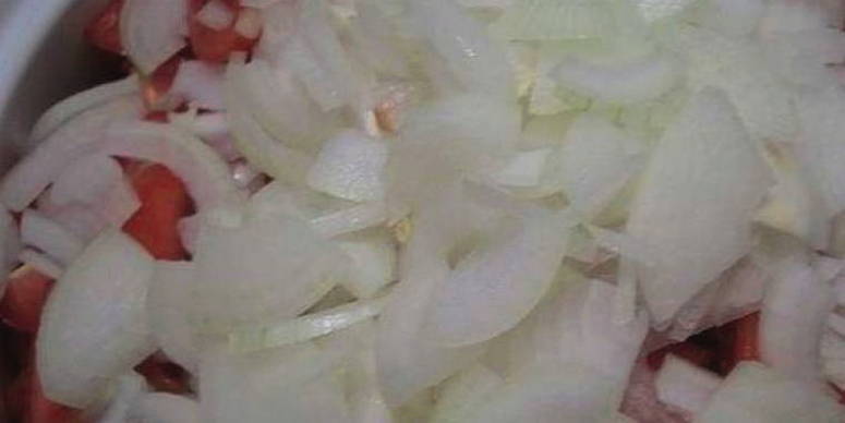 Салат из помидоров «Пальчики оближешь» без стерилизации на зиму
