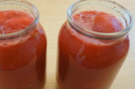 Очищенные помидоры в собственном соку на зиму