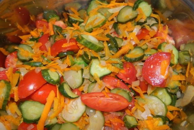 Салат из огурцов, помидоров и моркови на зиму