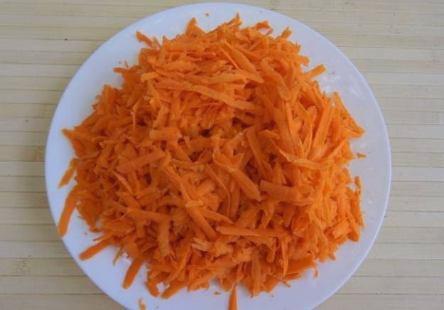 Салат из огурцов, помидоров и моркови на зиму