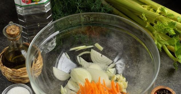 Салат с огурцами без стерилизации на зиму