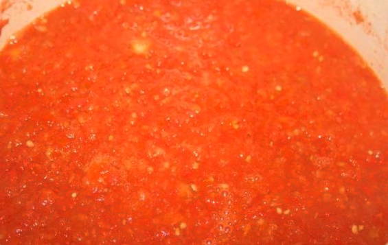 Кетчуп из помидоров через мясорубку с болгарским перцем, чесноком и луком на зиму