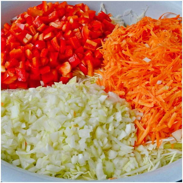 Салат из капусты с болгарским перцем, морковью и луком на зиму