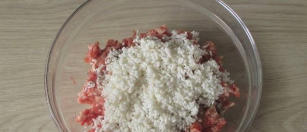 Тефтели с рисом в томатном соусе в мультиварке