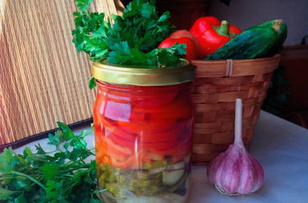 Овощной салат из огурцов и помидоров на зиму