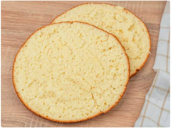 Торт Фрезье с клубникой на основе бисквита