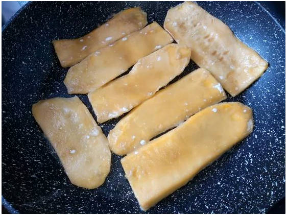 Рулетики из кабачков с сыром на сковороде