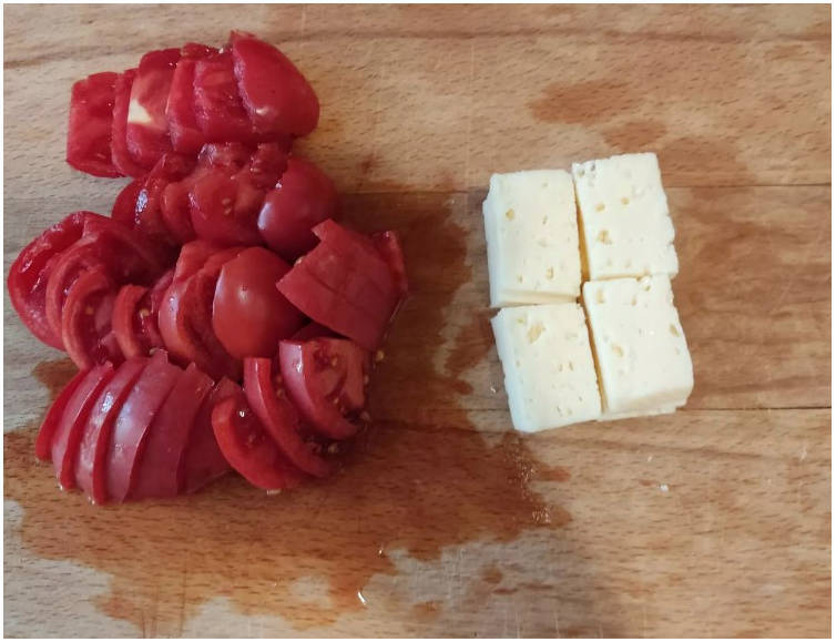 Баклажаны гармошкой с сыром и помидорами в духовке