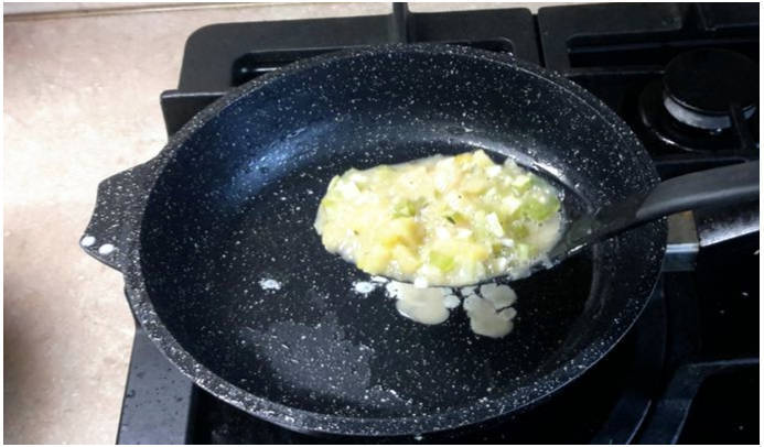 Запеканка из кабачков с яйцом и сыром на сковороде