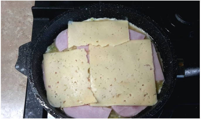 Запеканка из кабачков с яйцом и сыром на сковороде