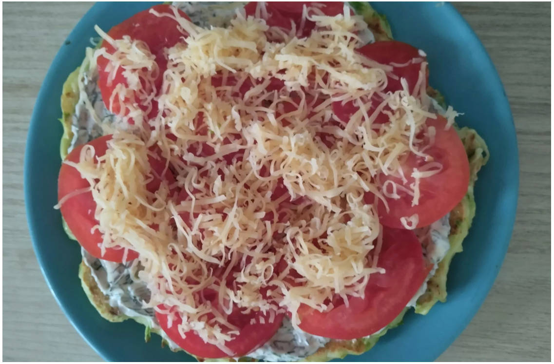 Торт из кабачков с помидорами, чесноком и сыром