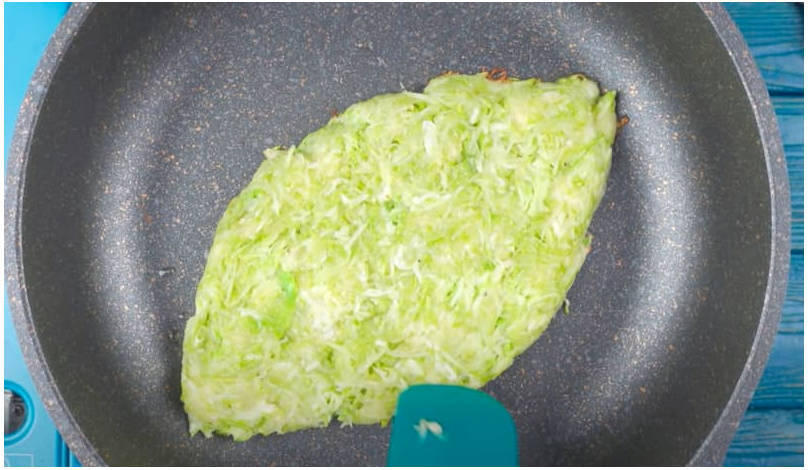Хачапури из кабачков с сыром на сковороде