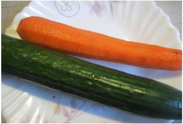 Салат из зеленой редьки с морковью и огурцом