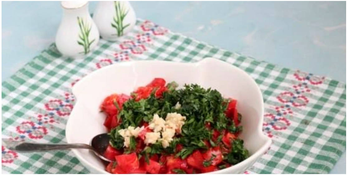 Салат с карамелизированными баклажанами и помидорами