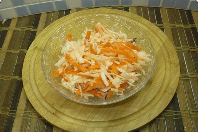 Салат из черной редьки с морковью и майонезом